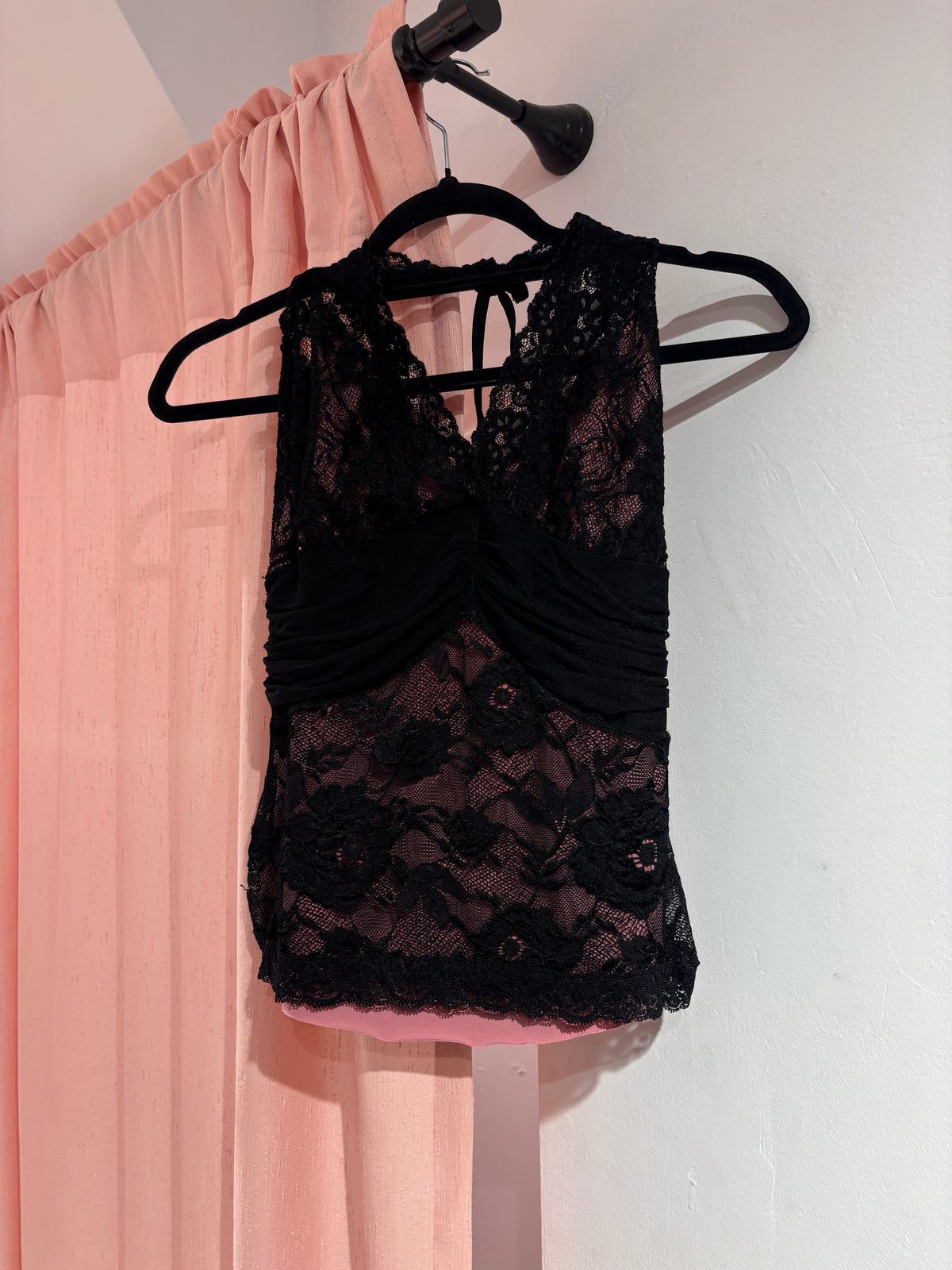 Incredible black & pink laced top (S)