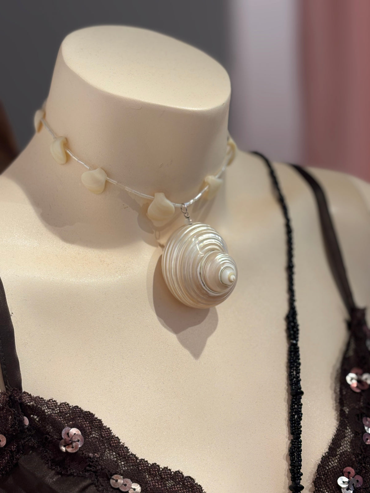 Incredible shell chocker