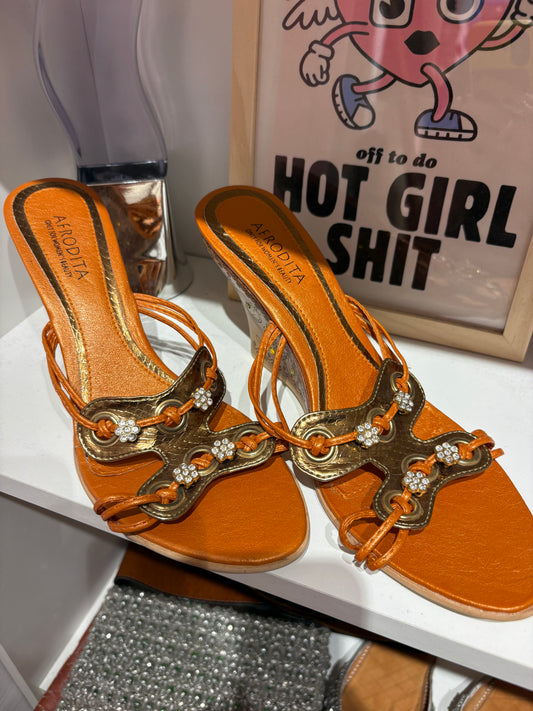 Super cute vintage platforms with shiny details (Size: 40)