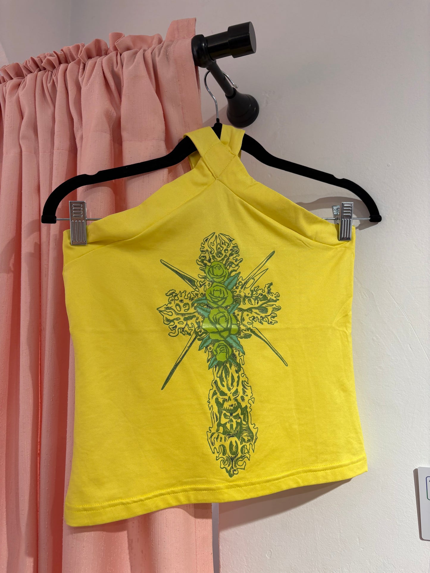 Incredible halterneck top with a crossed strap neckline (M)