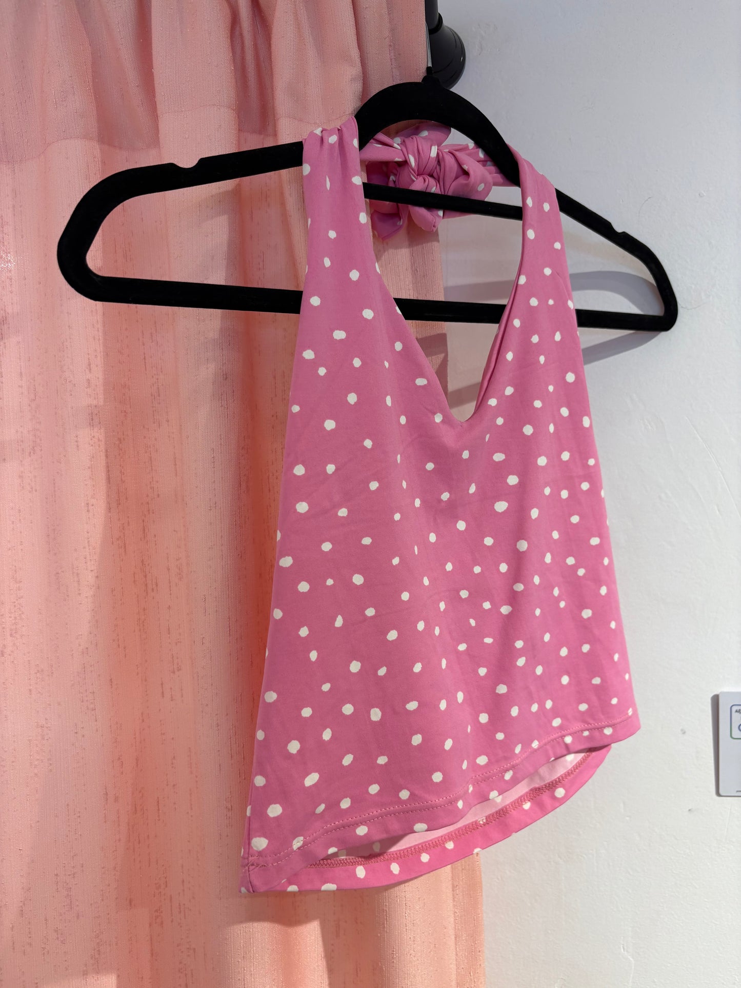 Super cute v-neck polka dot top (One Size)