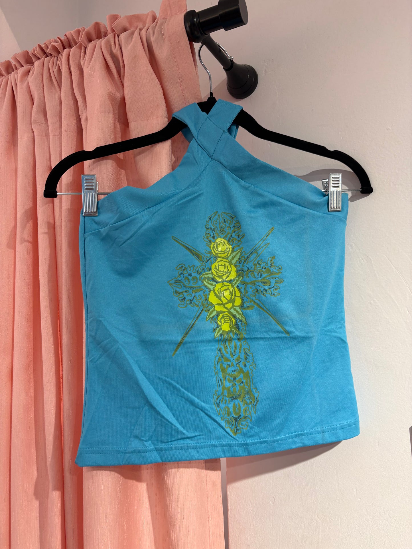 Incredible halterneck top with a crossed strap neckline (M)