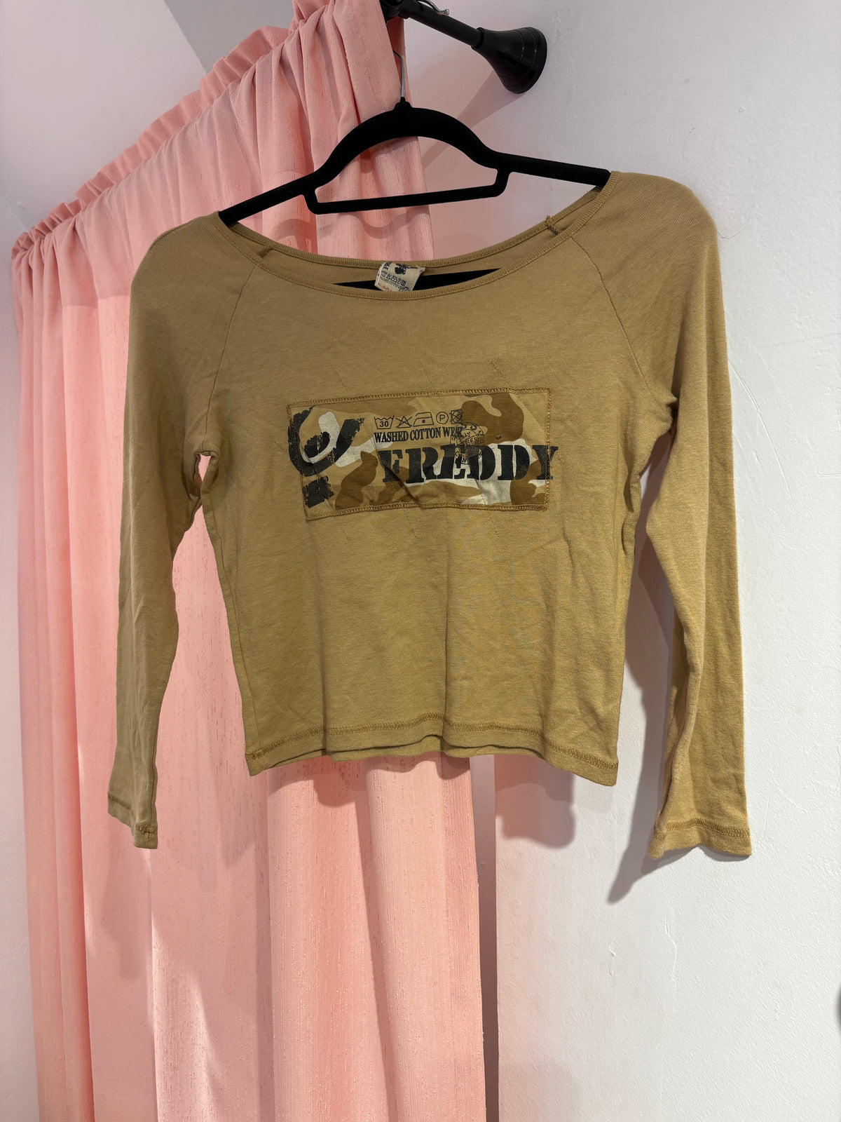 Super cute y2k top (M)