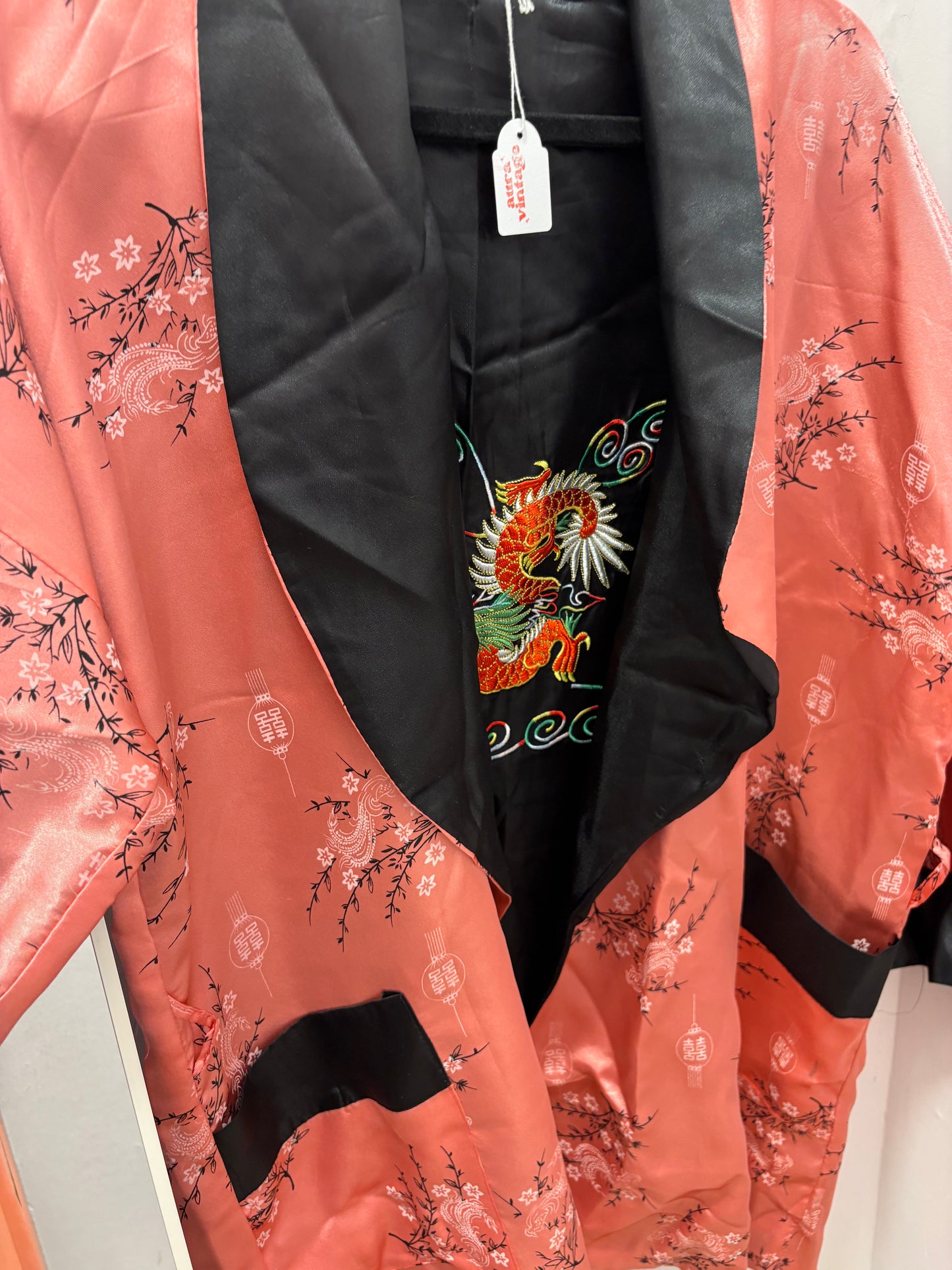 Short salmon-pink stunning kimono with inside dragon detail (L)
