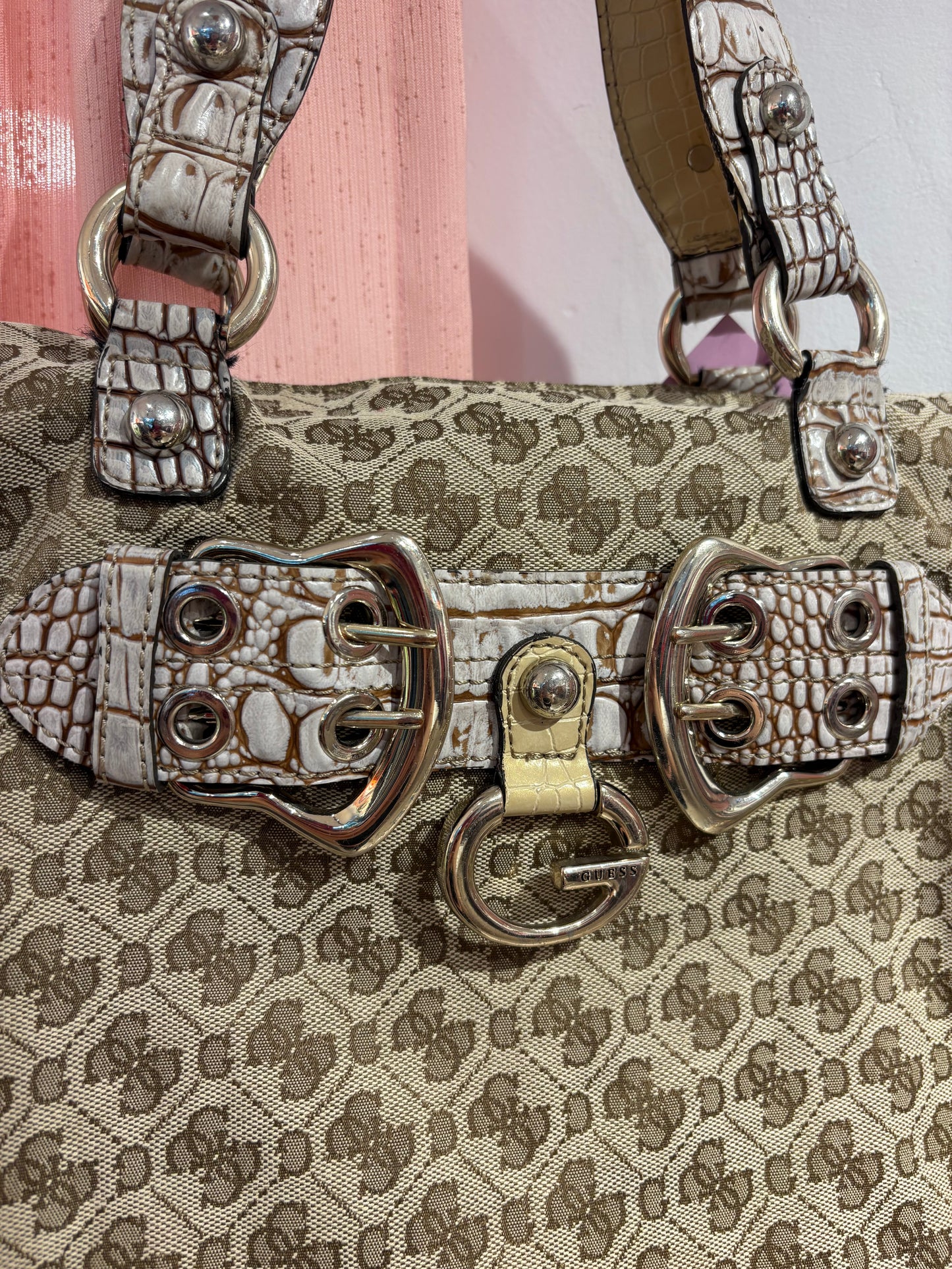 Incredible vintage Guess bag