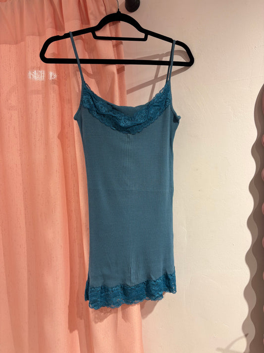 Vintage lingerie slip with lace trim (M)