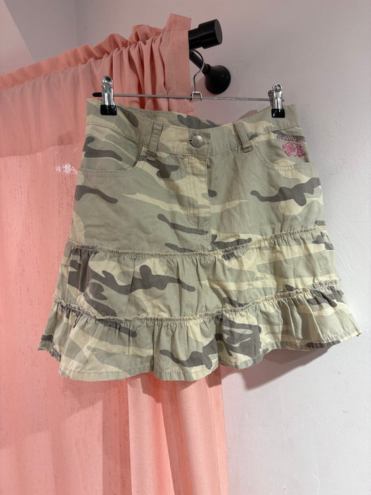 Mini camo skirt with cute pink details (S)