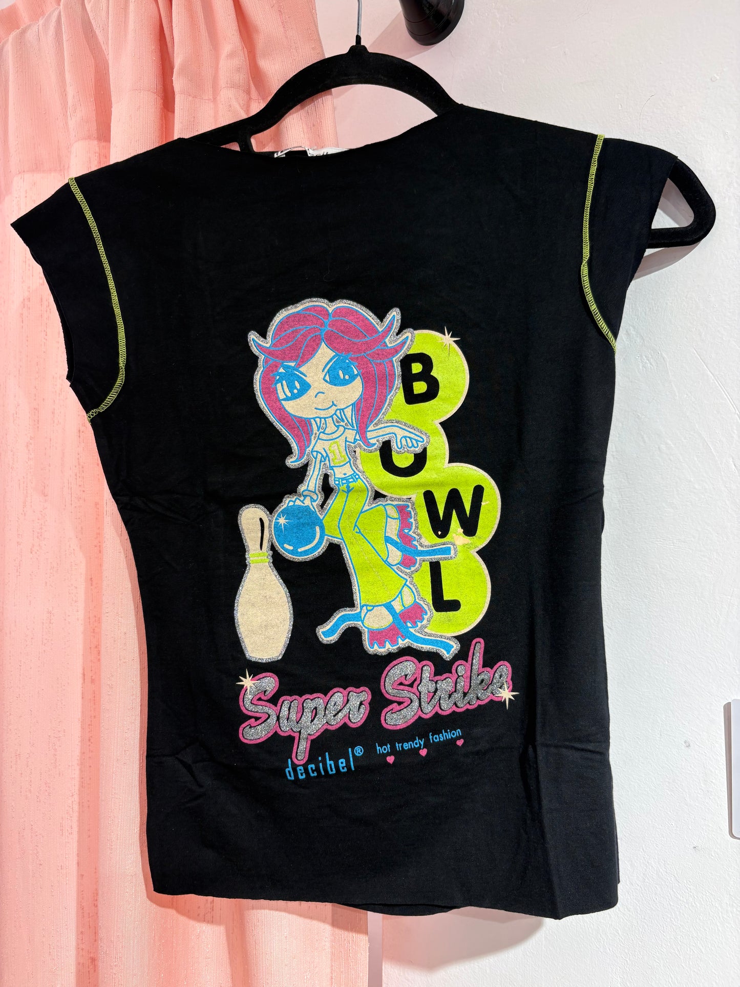 Super cute graphic tee with back cut-out (One Size)