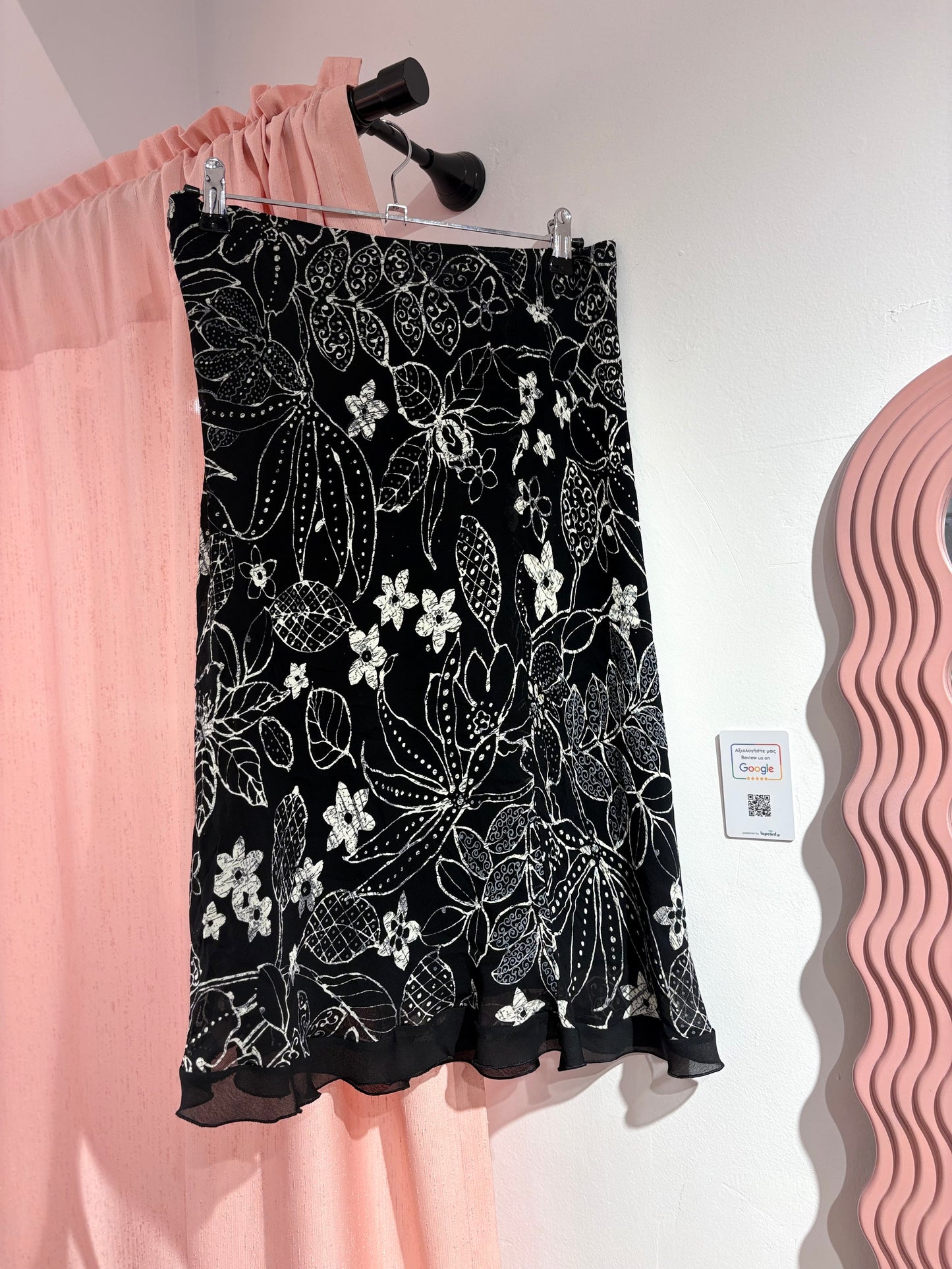 Incredible black floral midi skirt (M/L)