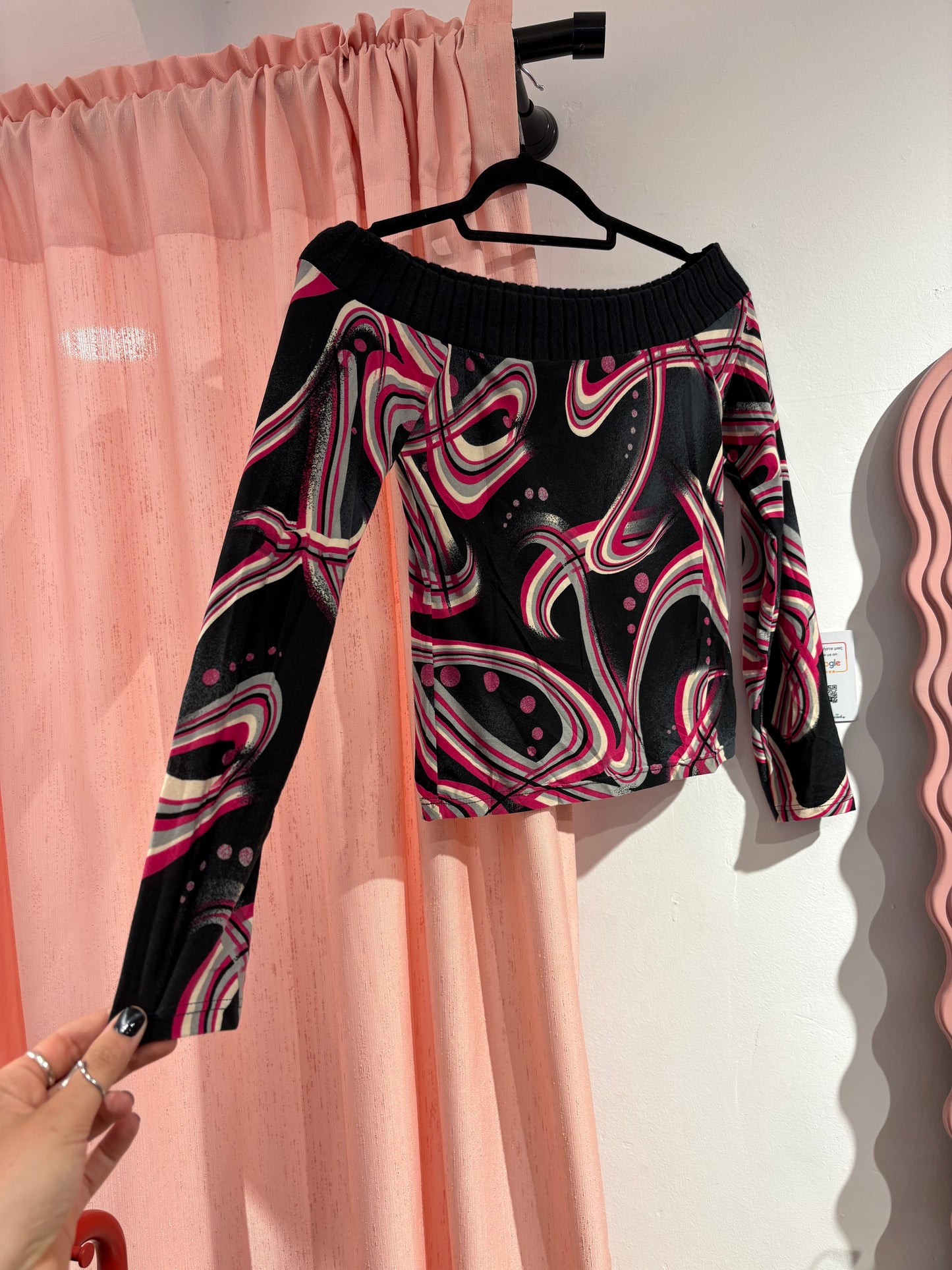 Y2k off-shoulder top with abstract fuchsia/cream swirl print