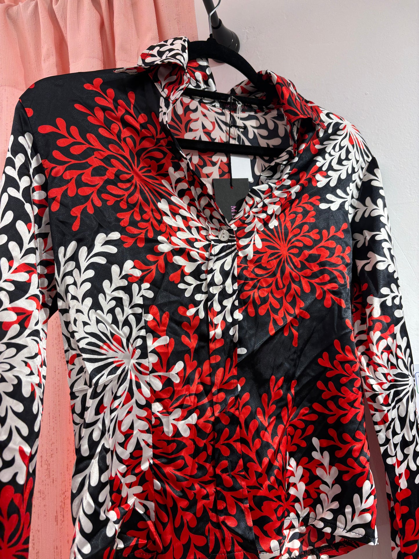 Pretty button-up skirt with flared sleeves (M)