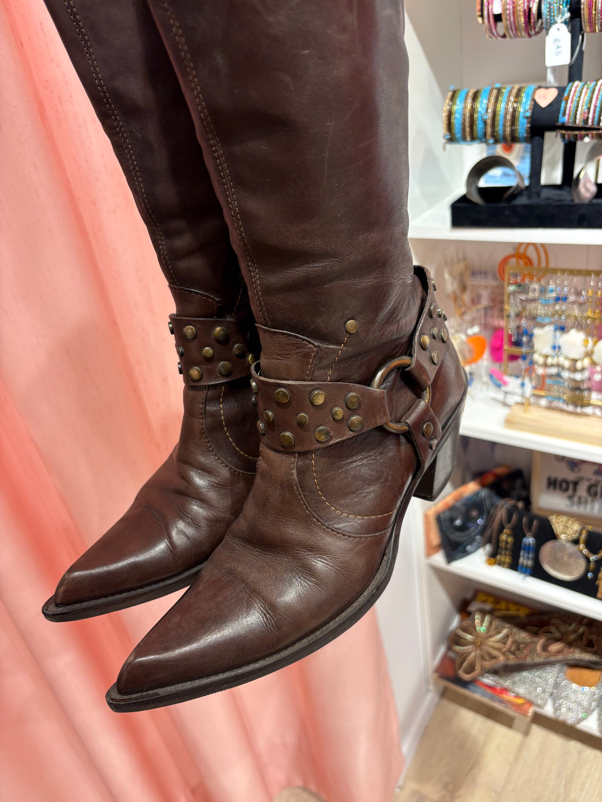 Incredible vintage leather boots (Size: 38)