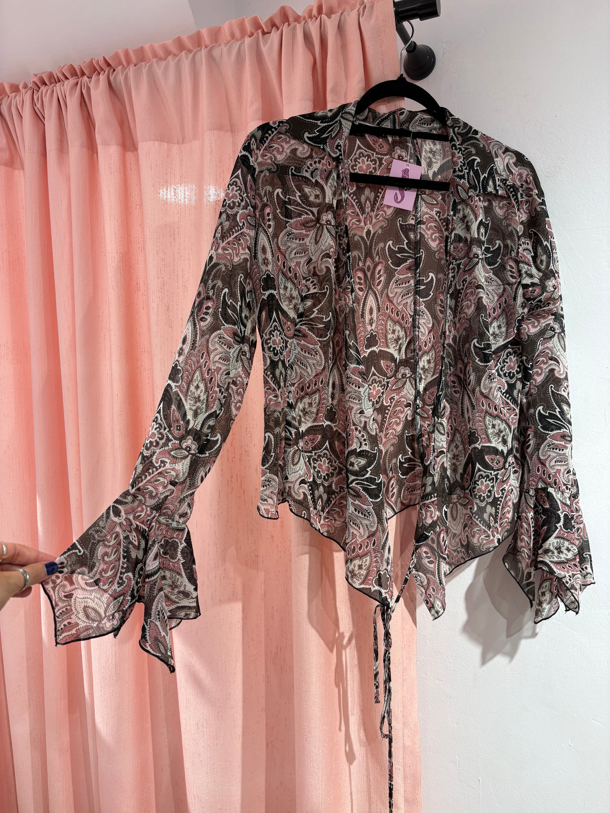 Pretty lace-up Lynne shirt with flowy sleeves (M-L)