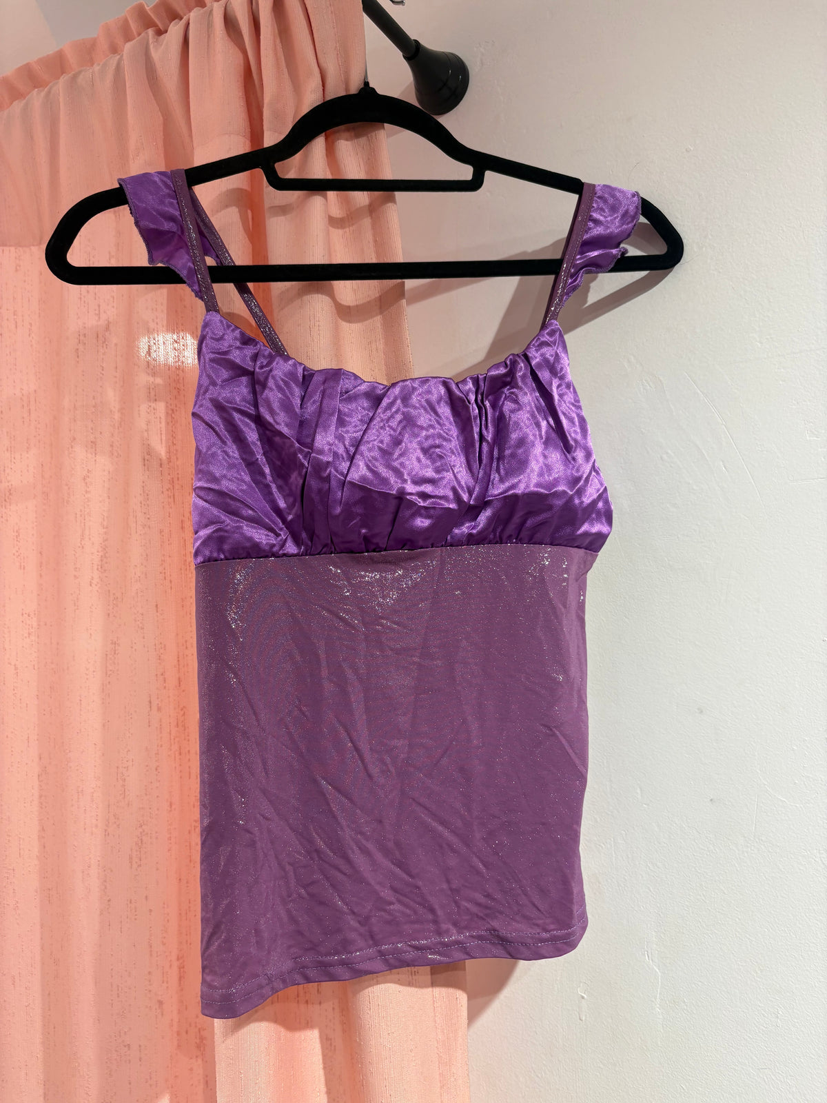 Super cute shimmery purple top (M-L)