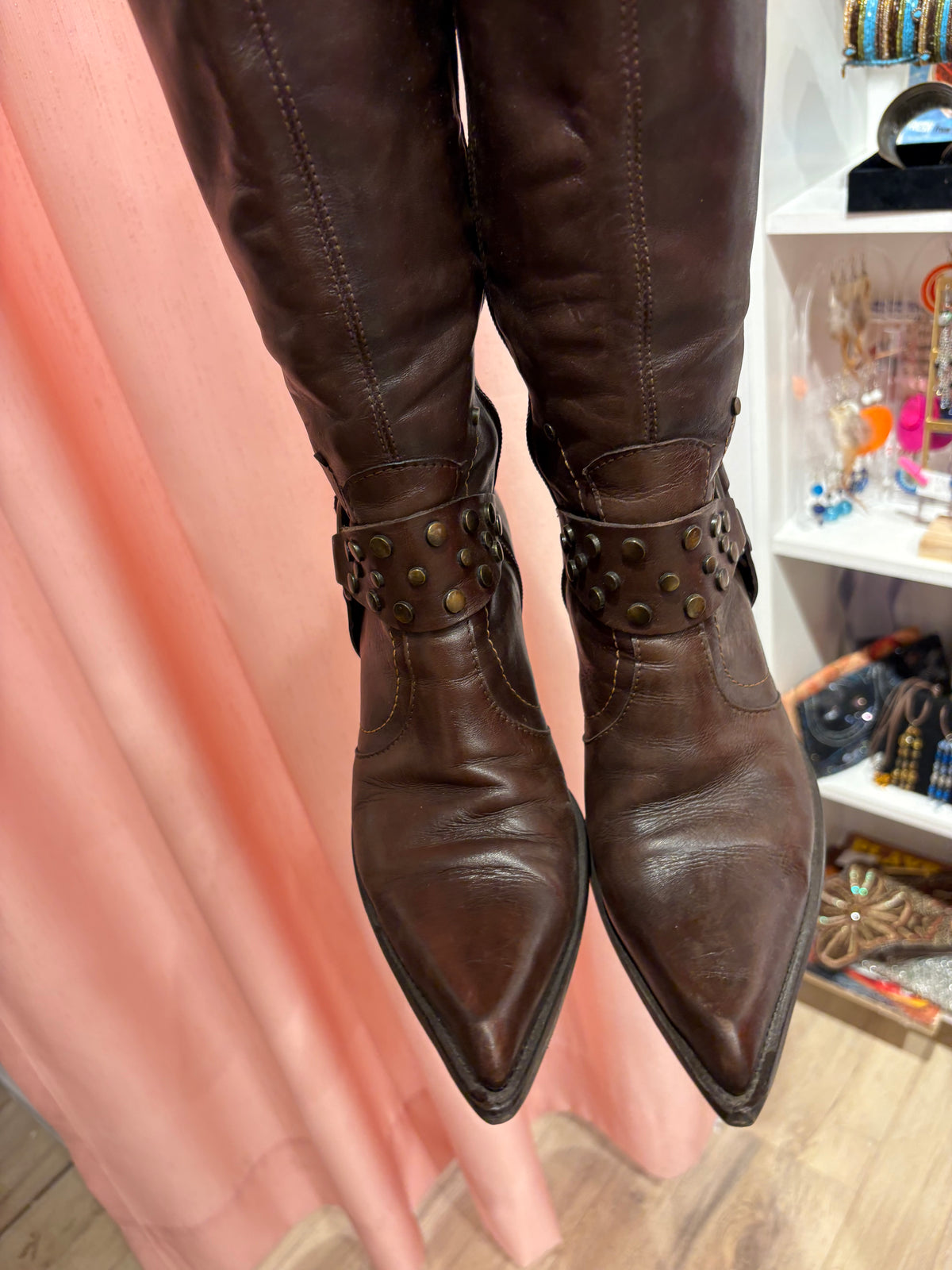 Incredible vintage leather boots (Size: 38)