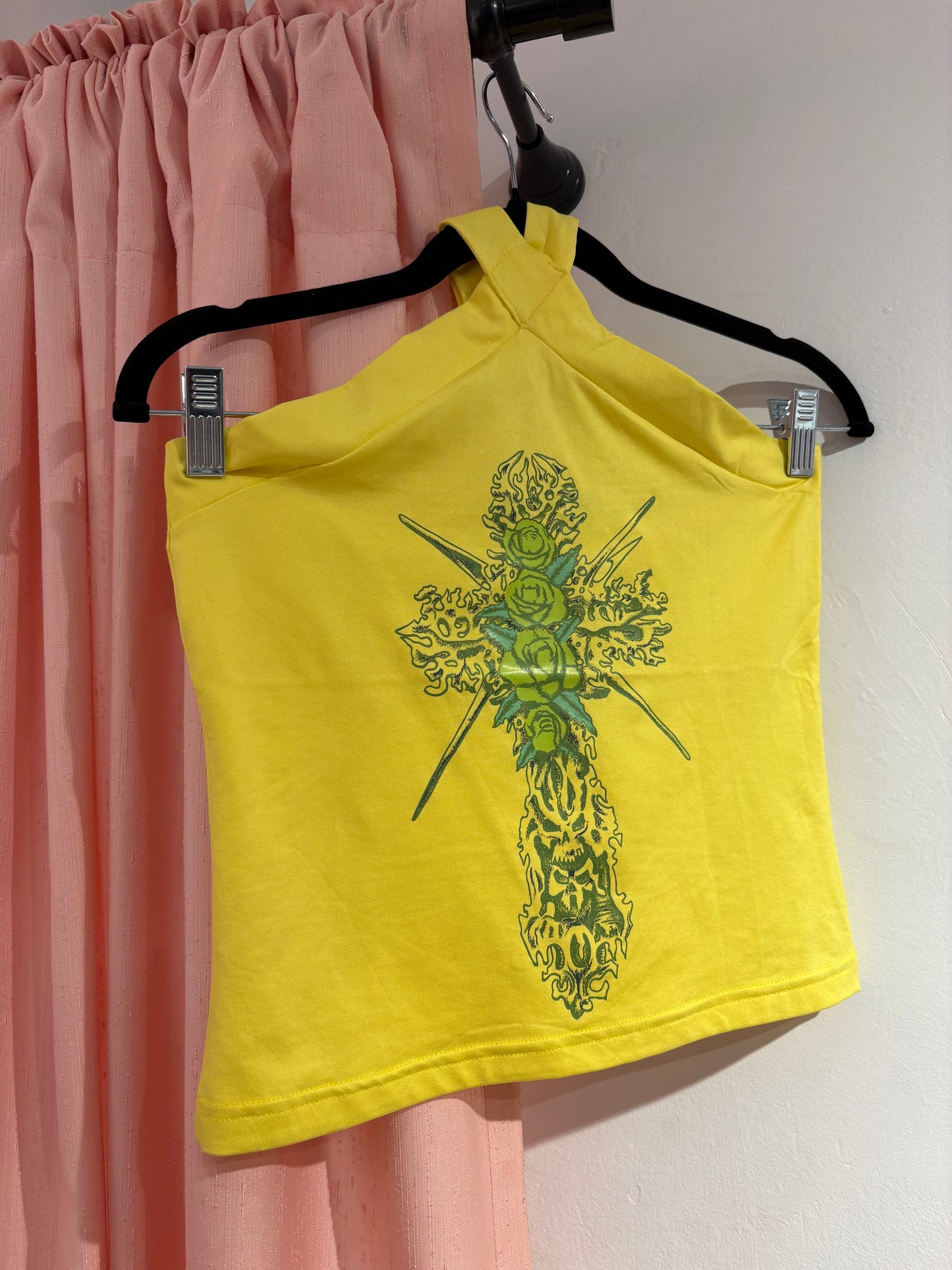 Incredible halterneck top with a crossed strap neckline (M)