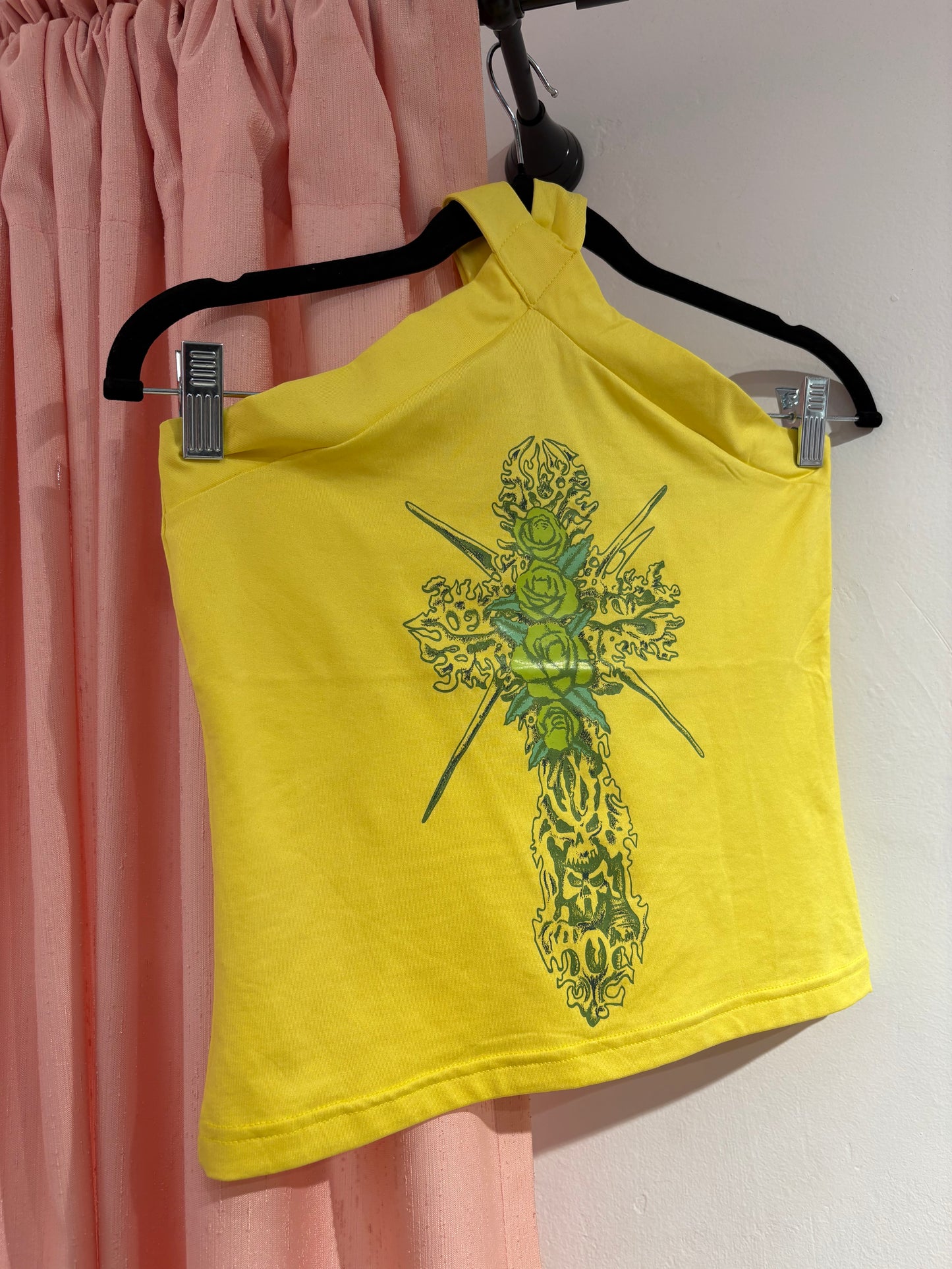 Incredible halterneck top with a crossed strap neckline (M)