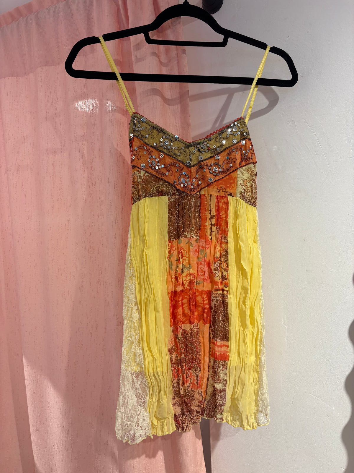 Pretty colorful cami top with sequin & lace details (M)
