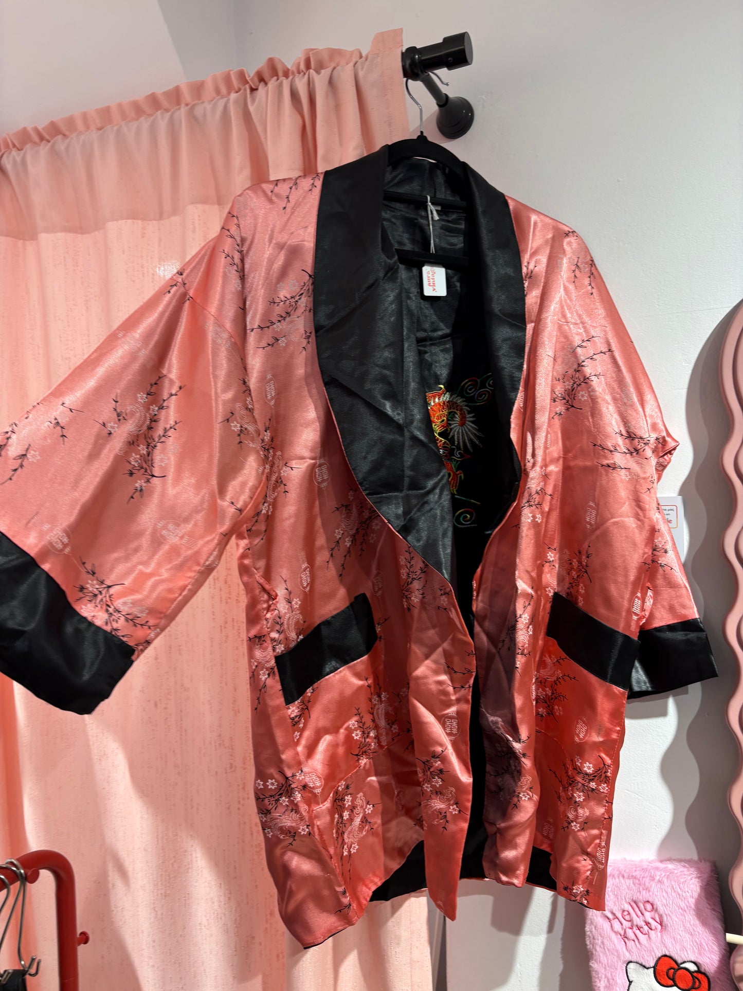 Short salmon-pink stunning kimono with inside dragon detail (L)