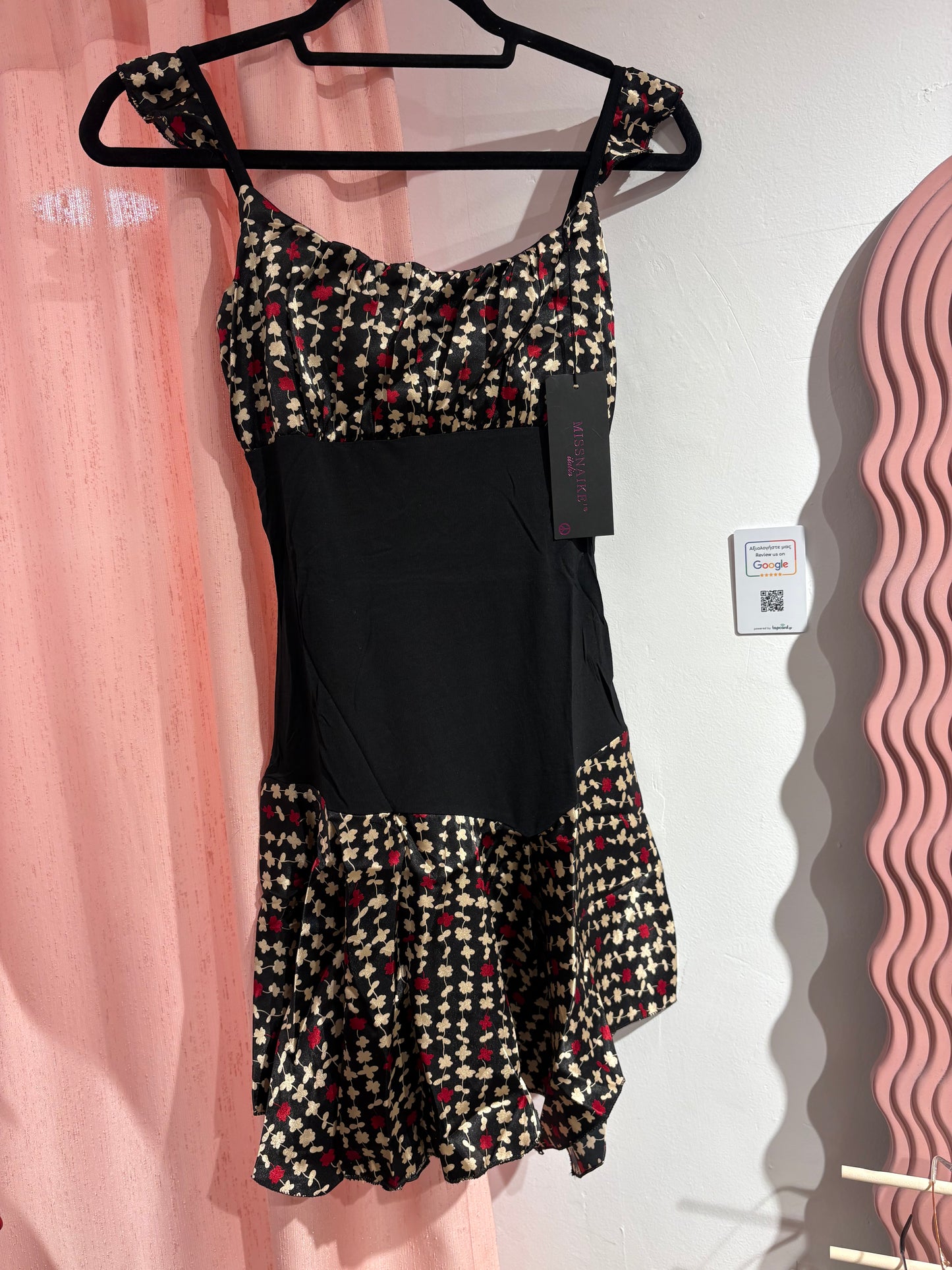 Mini dress with a floral print, fitted waist panel & a soft flared hem (S / M)