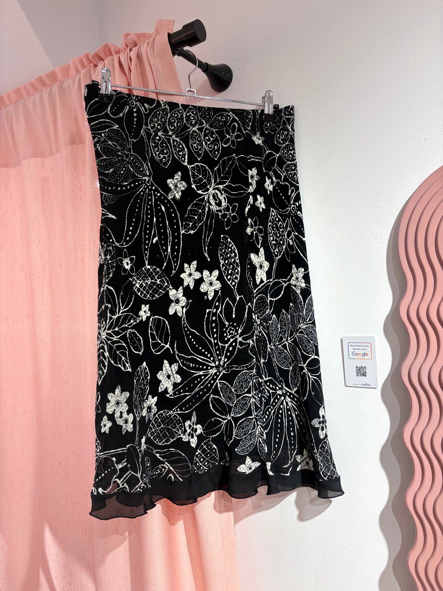 Incredible black floral midi skirt (M/L)