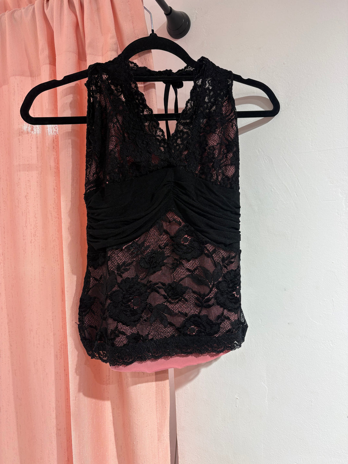 Incredible black & pink laced top (S)
