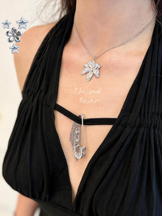 Stainless steel small flower necklace