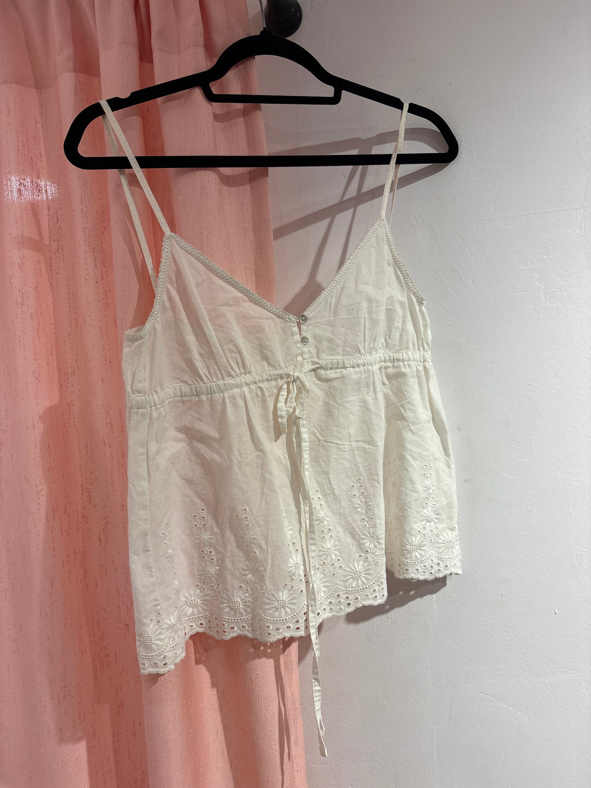 Cute white cami top (Fits M-L)