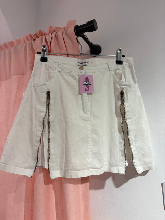 White short skirt with cute zipper details (M)