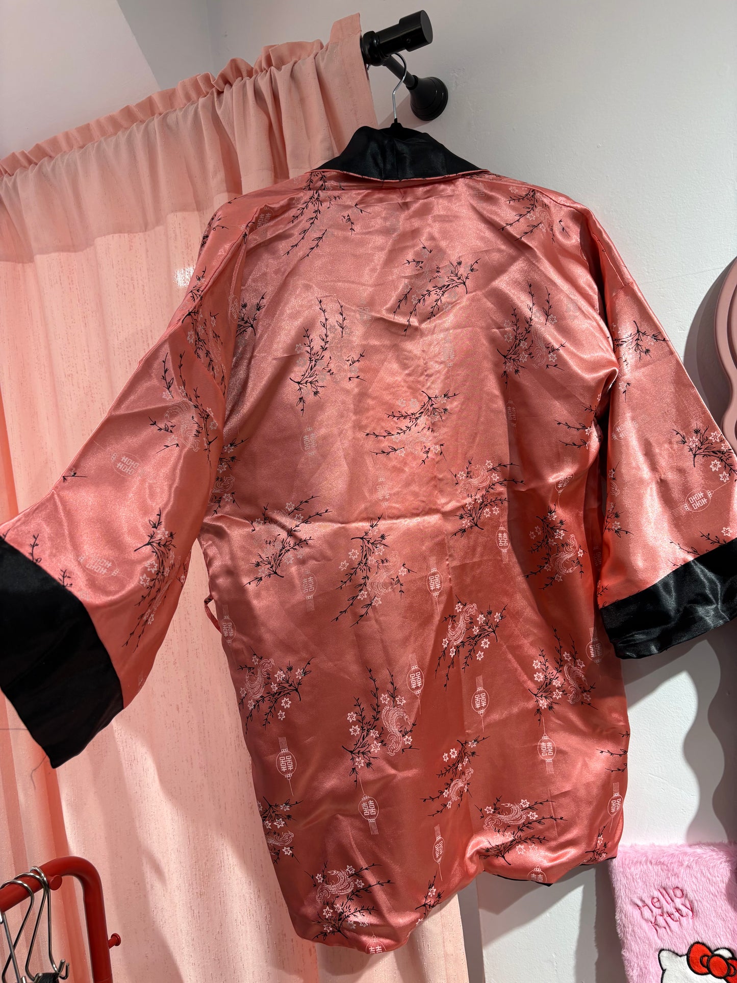 Short salmon-pink stunning kimono with inside dragon detail (L)