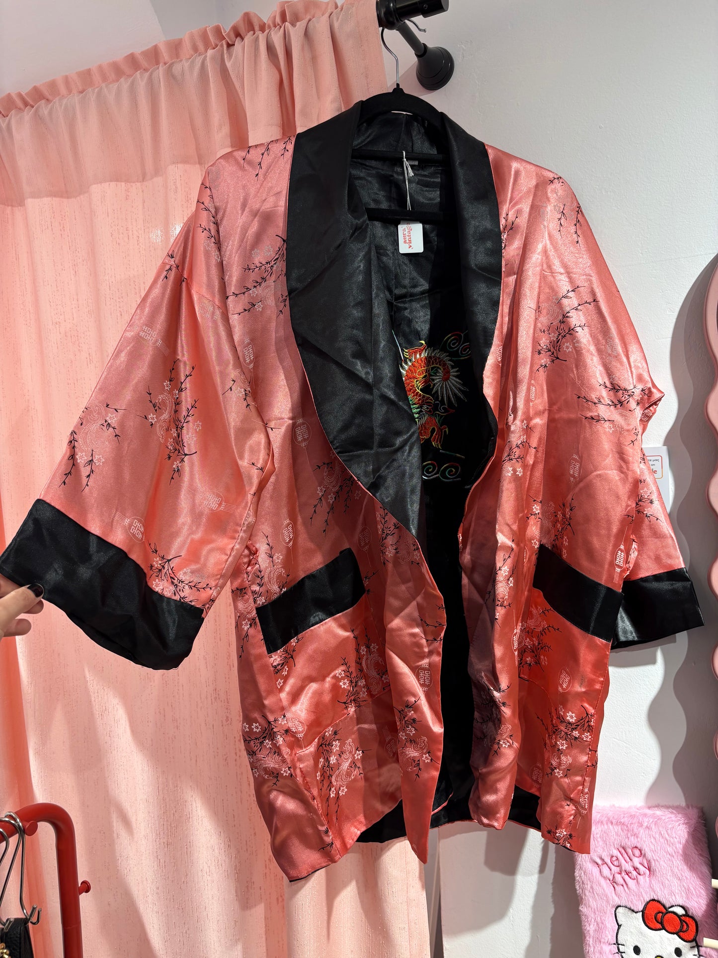 Short salmon-pink stunning kimono with inside dragon detail (L)