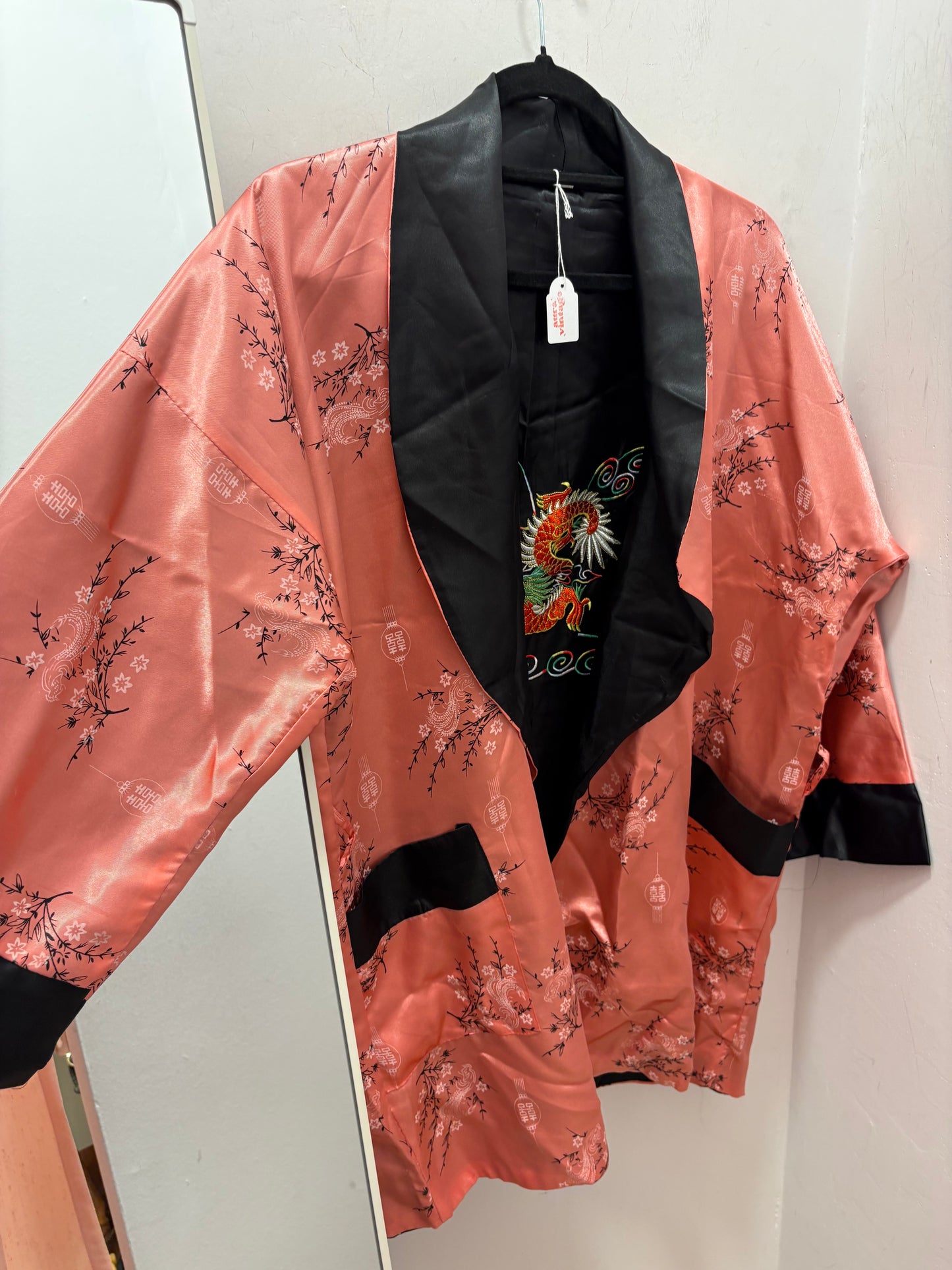Short salmon-pink stunning kimono with inside dragon detail (L)
