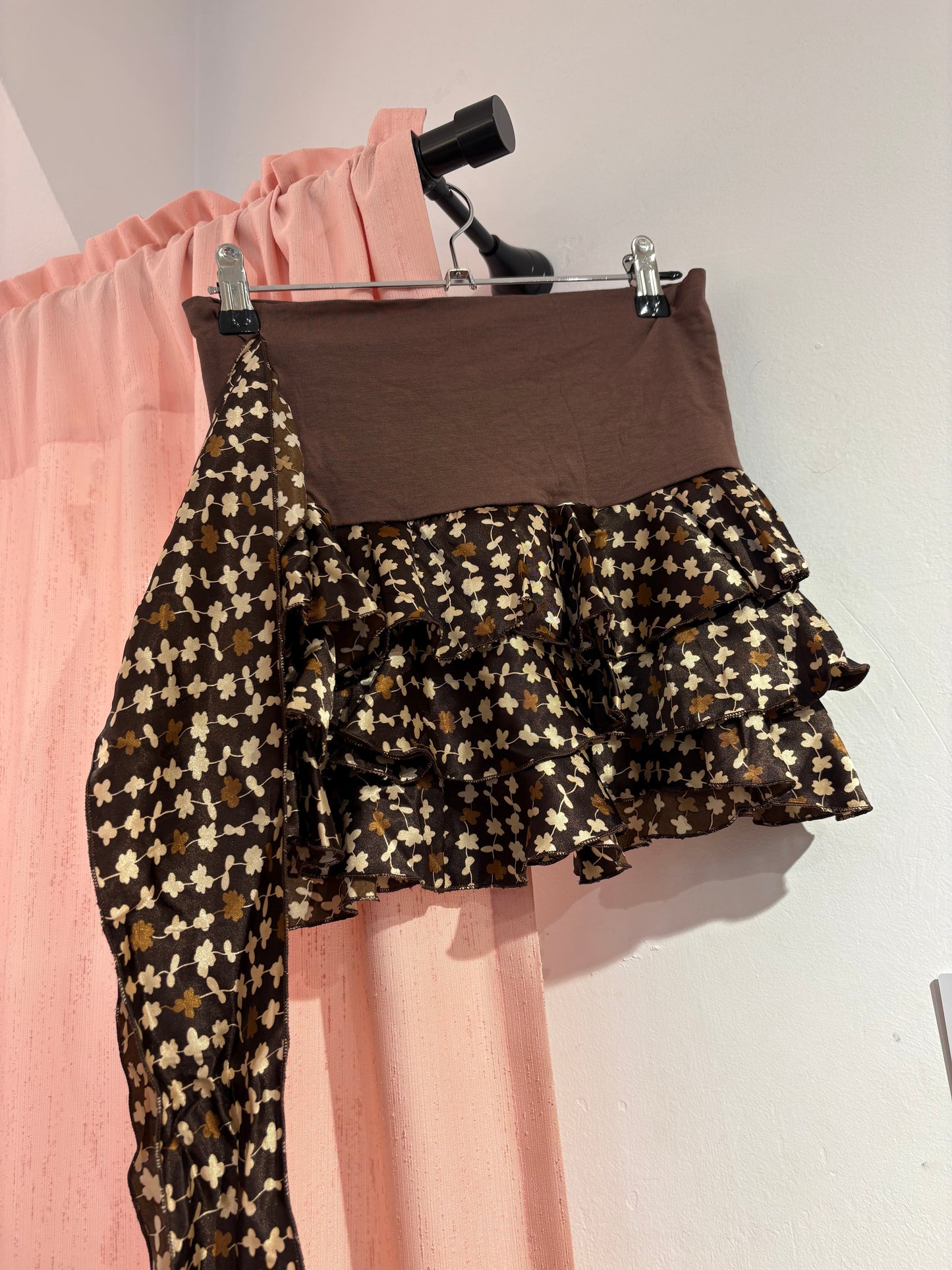 Y2K ruffle mini skirt with floral print (S)
