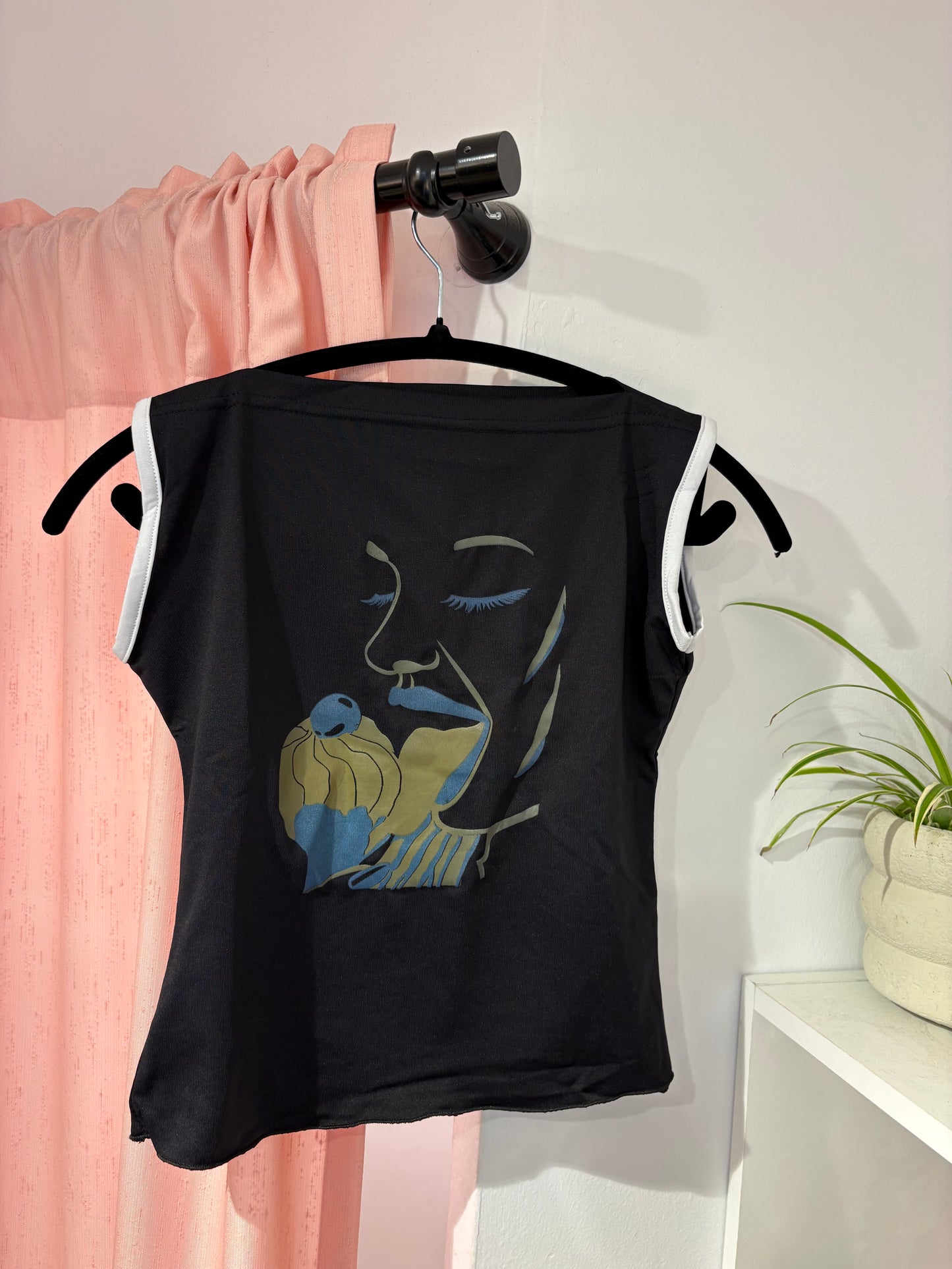 Super cute true y2k top (S)