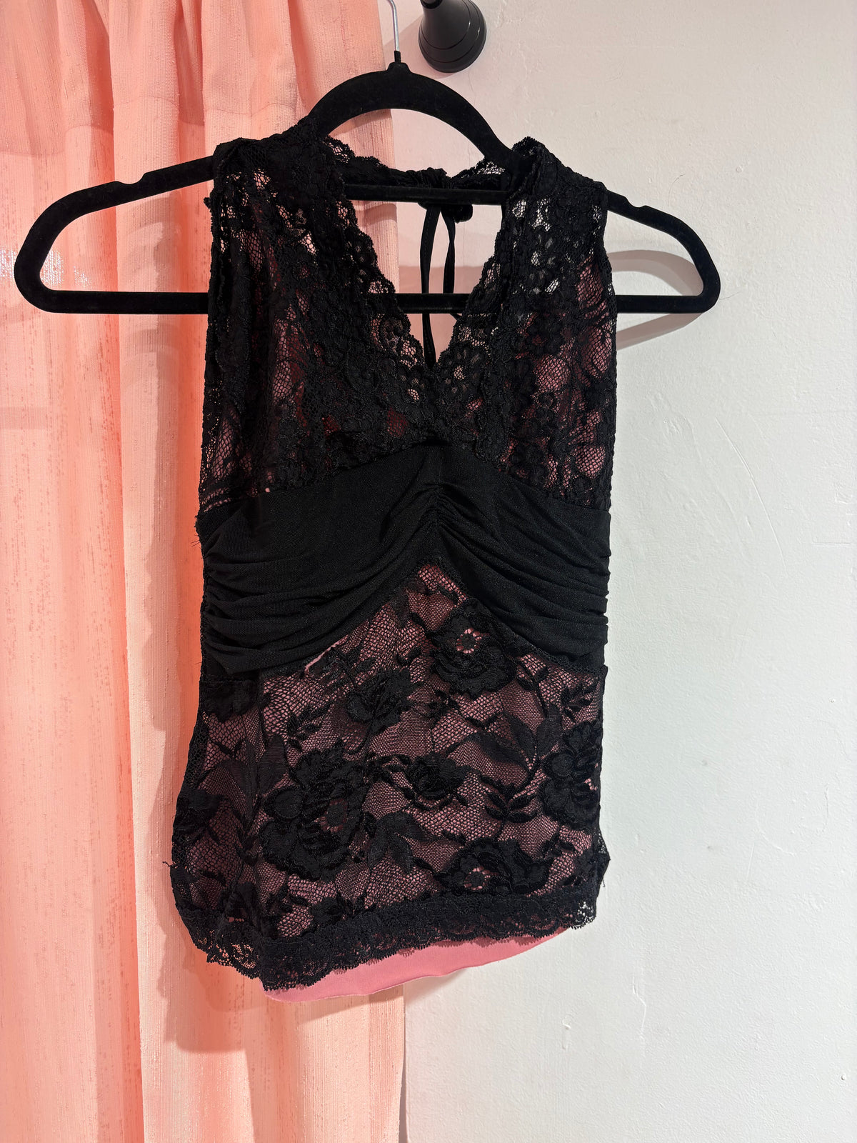 Incredible black & pink laced top (S)