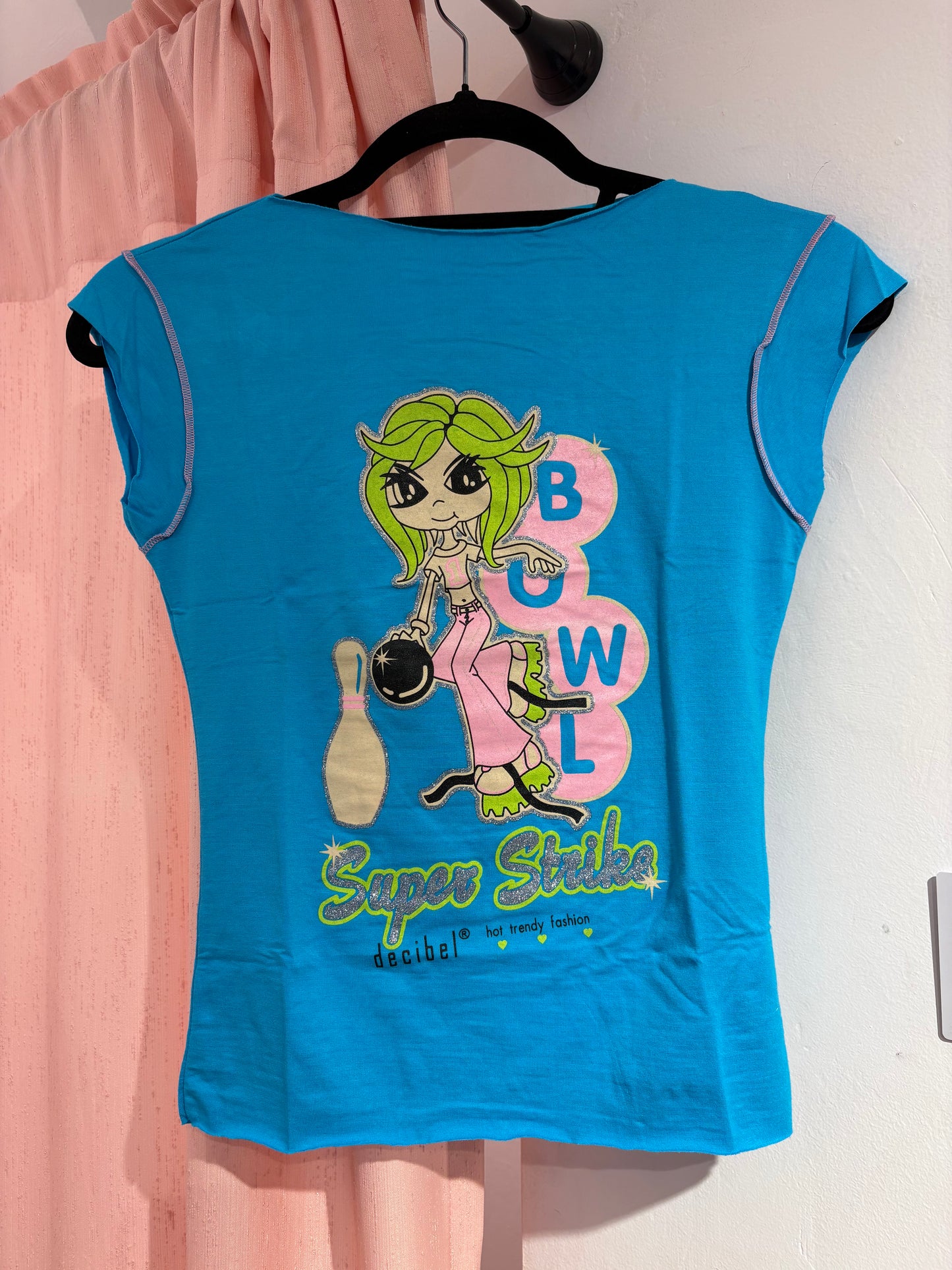 Super cute graphic tee with back cut-out (One Size)