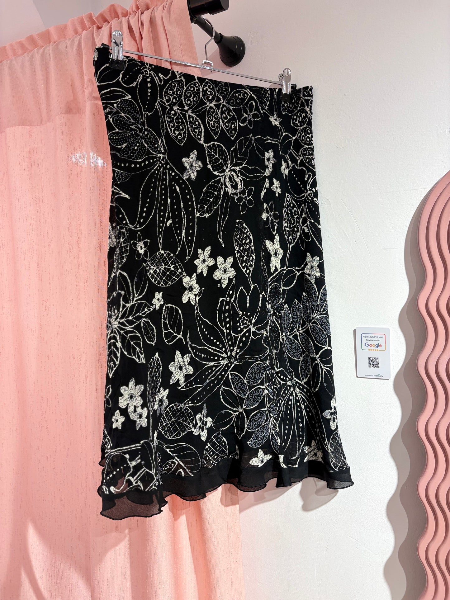 Incredible black floral midi skirt (M/L)