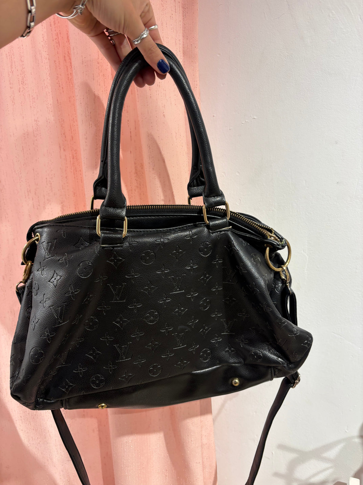 LV replica bag in great quality/condition