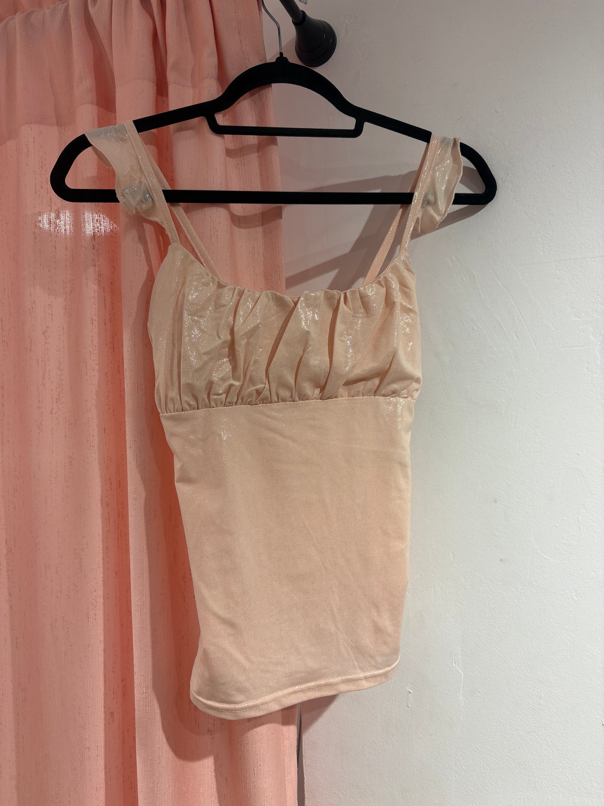 Super cute shimmery salmon pink top (M)