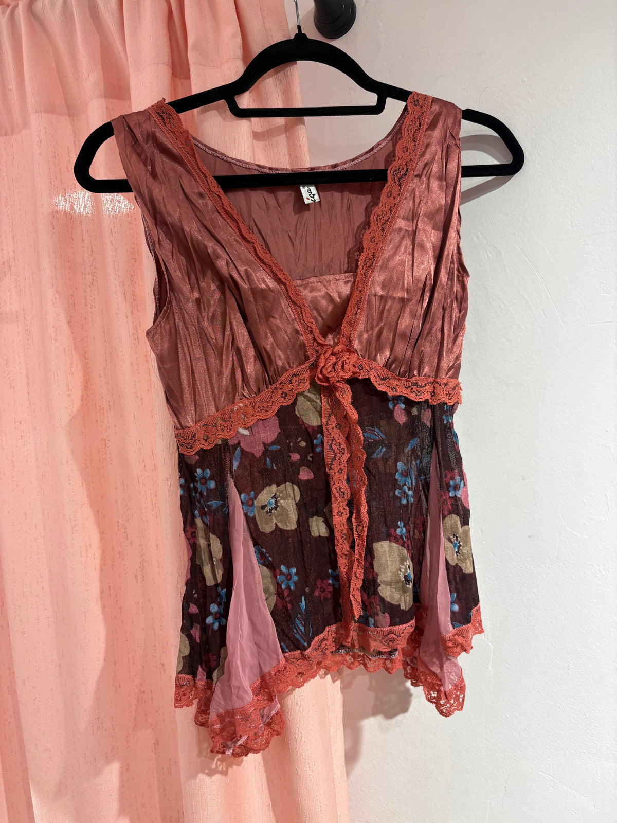 Incredible Lipsy top with different textures & lengths (M)