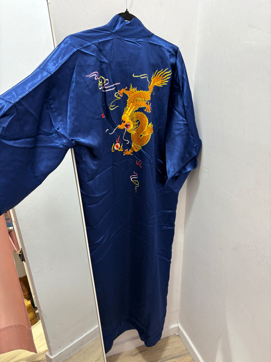Kimono with a striking dragon pattern (M)