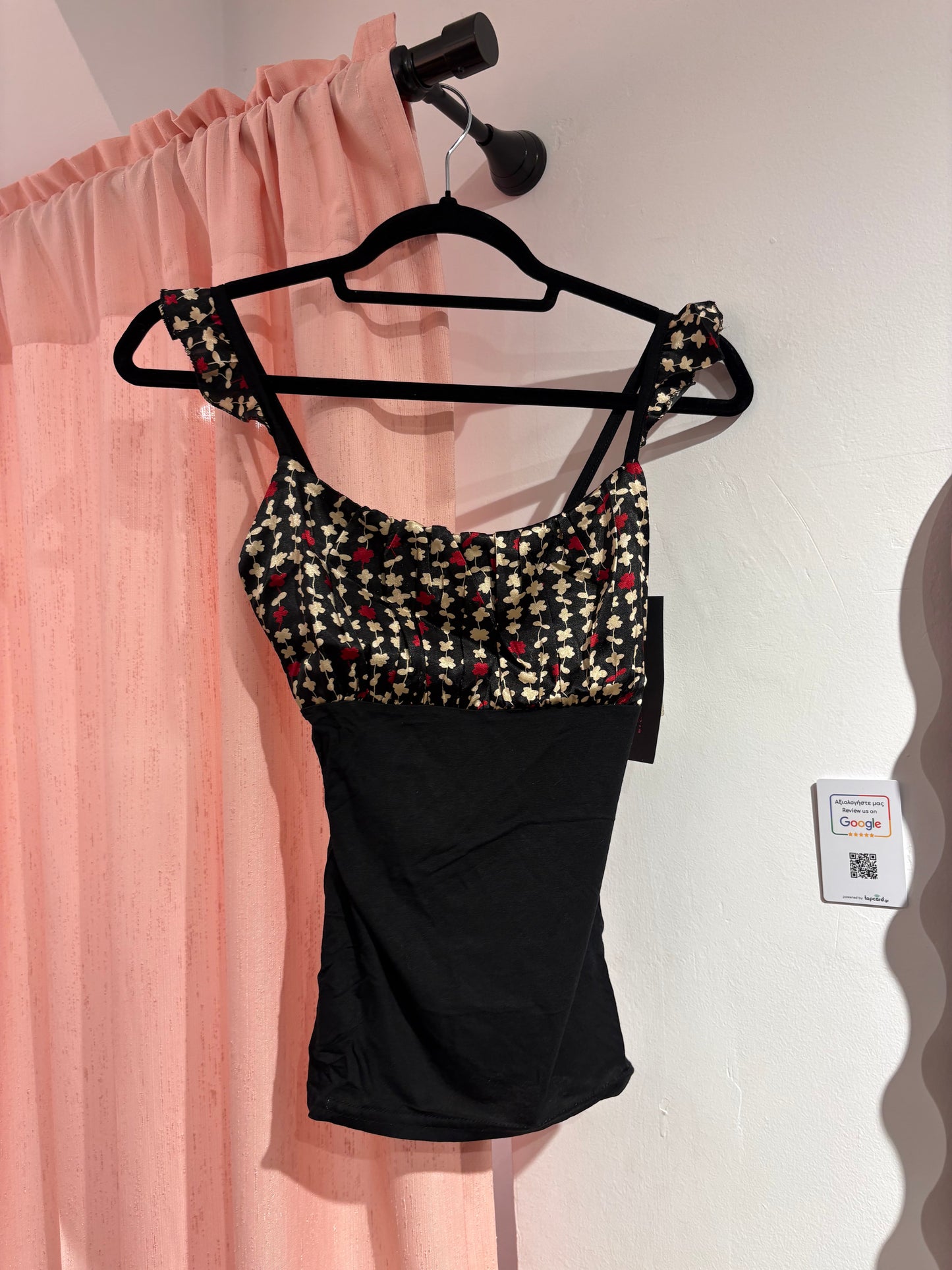 Floral fitted top with a contrast black body & delicate straps (S / M)
