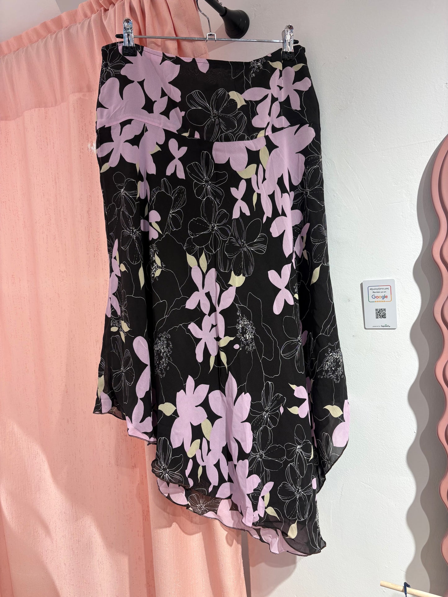 Beautiful asymmetrical midi floral skirt (L)