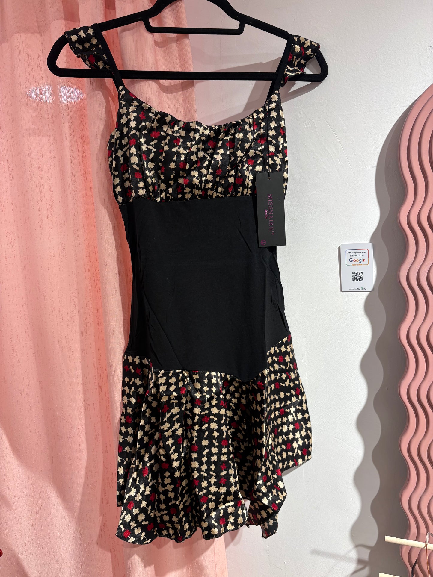 Mini dress with a floral print, fitted waist panel & a soft flared hem (S / M)