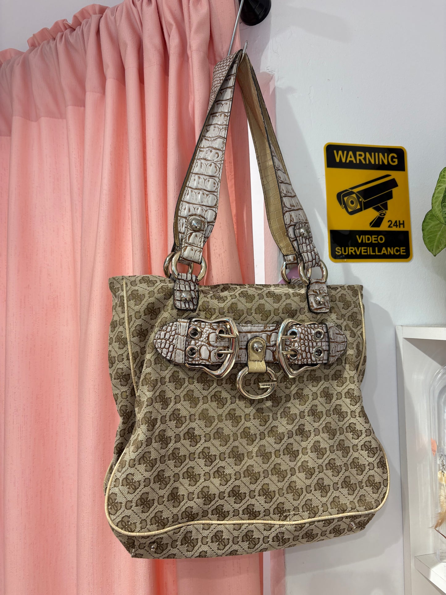 Incredible vintage Guess bag