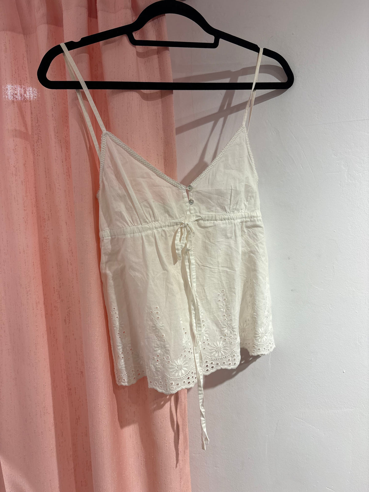 Cute white cami top (Fits M-L)