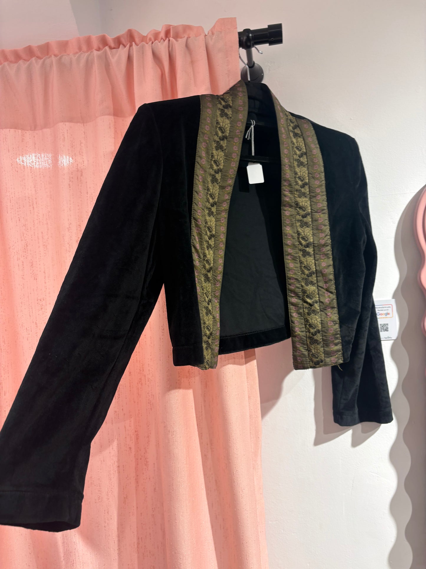 Super cute velvet blazer (M)