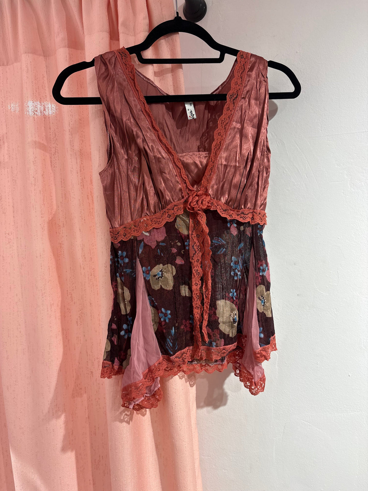 Incredible Lipsy top with different textures & lengths (M)