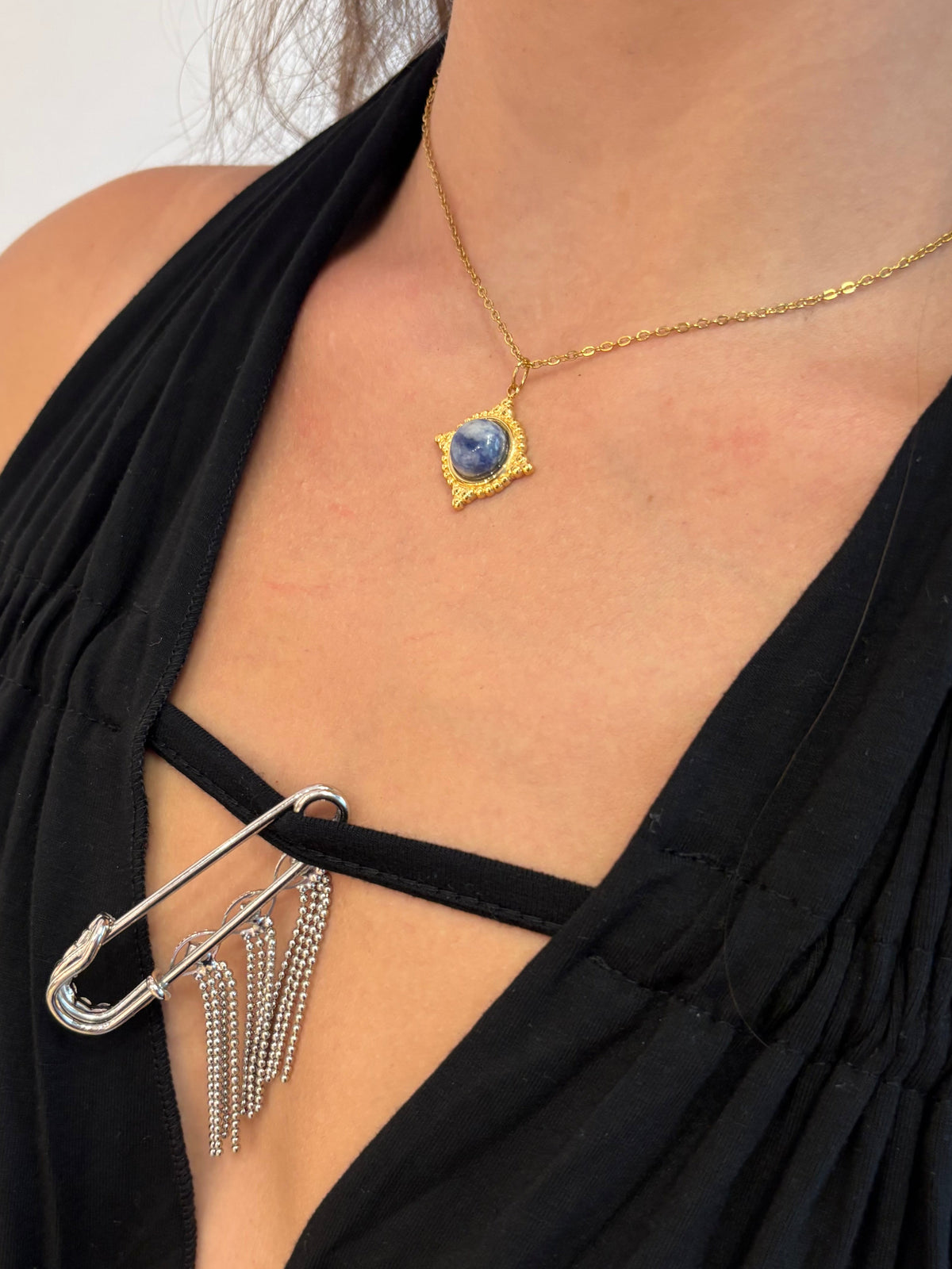 Stainless steel blue garment necklace