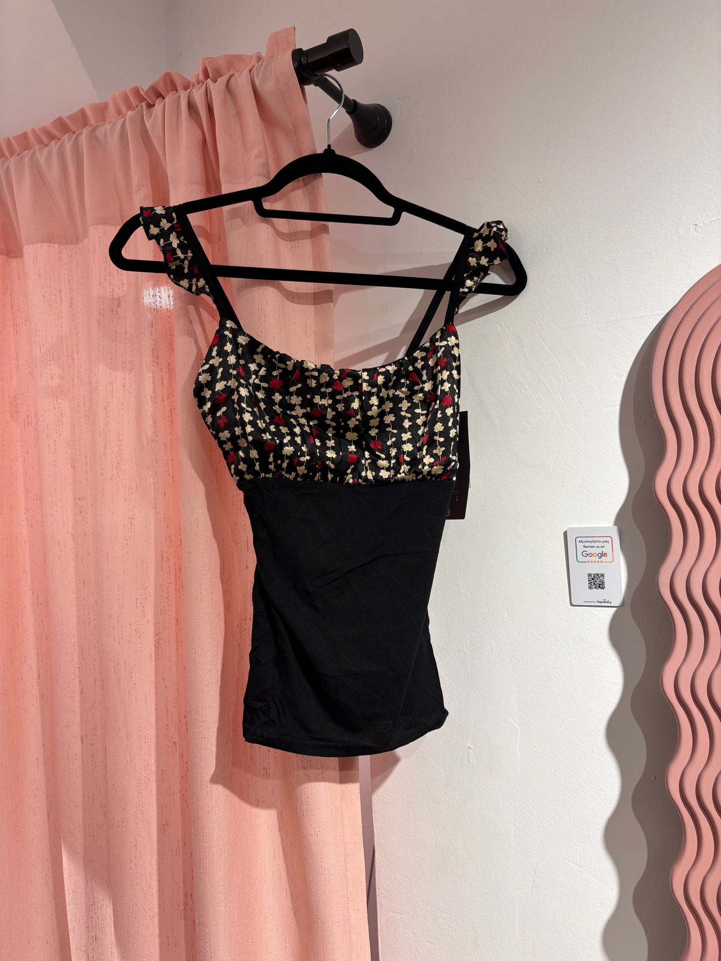 Floral fitted top with a contrast black body & delicate straps (S / M)